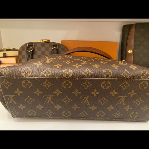 Louis Vuitton Tuileries Hobo - Picture 11 of 16